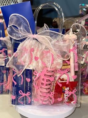 Gift Bags w/ Tresluce and more…